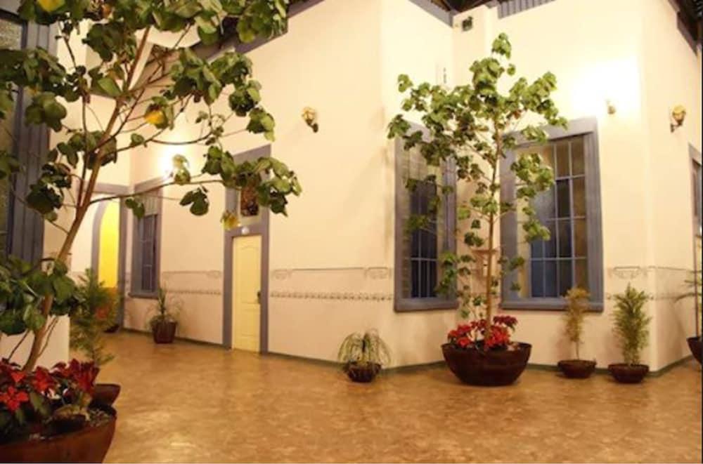 Hotel La Alhondiga Пуэбла Экстерьер фото